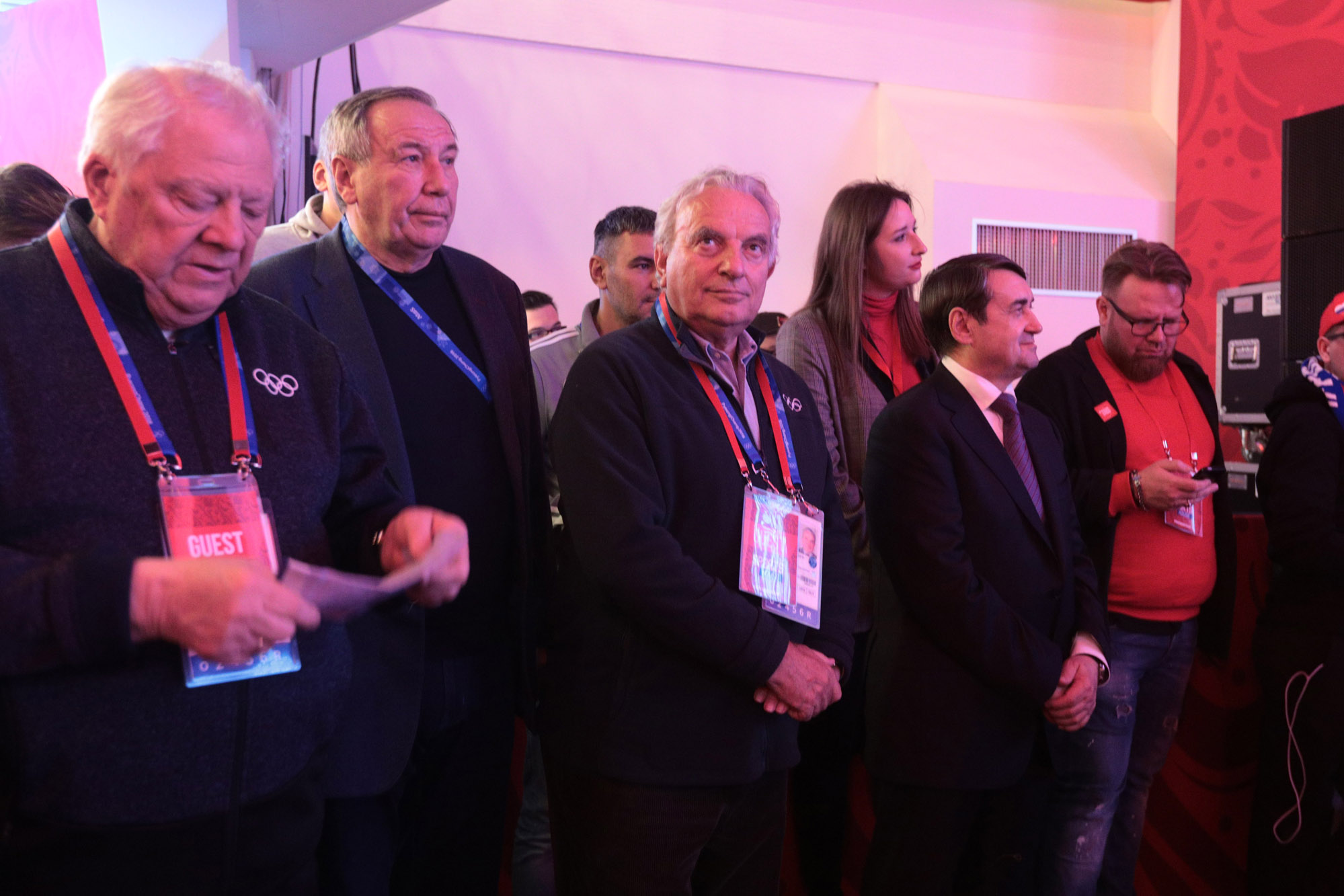 Церемонию открытия также посетили президент Федерации тенниса России Шамиль Тарпищев (второй слева) и ​помощник президента России Игорь Левитин (второй справа)
