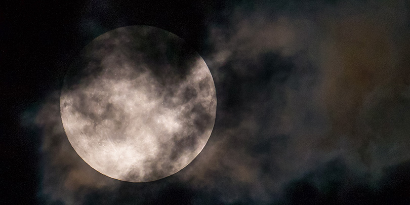 Жители Москвы увидят лунное затмение и великое противостояние Марса
