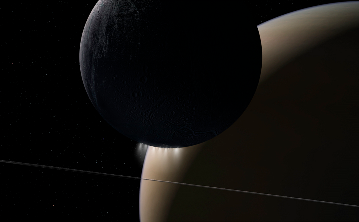 Энцелад (на переднем плане)