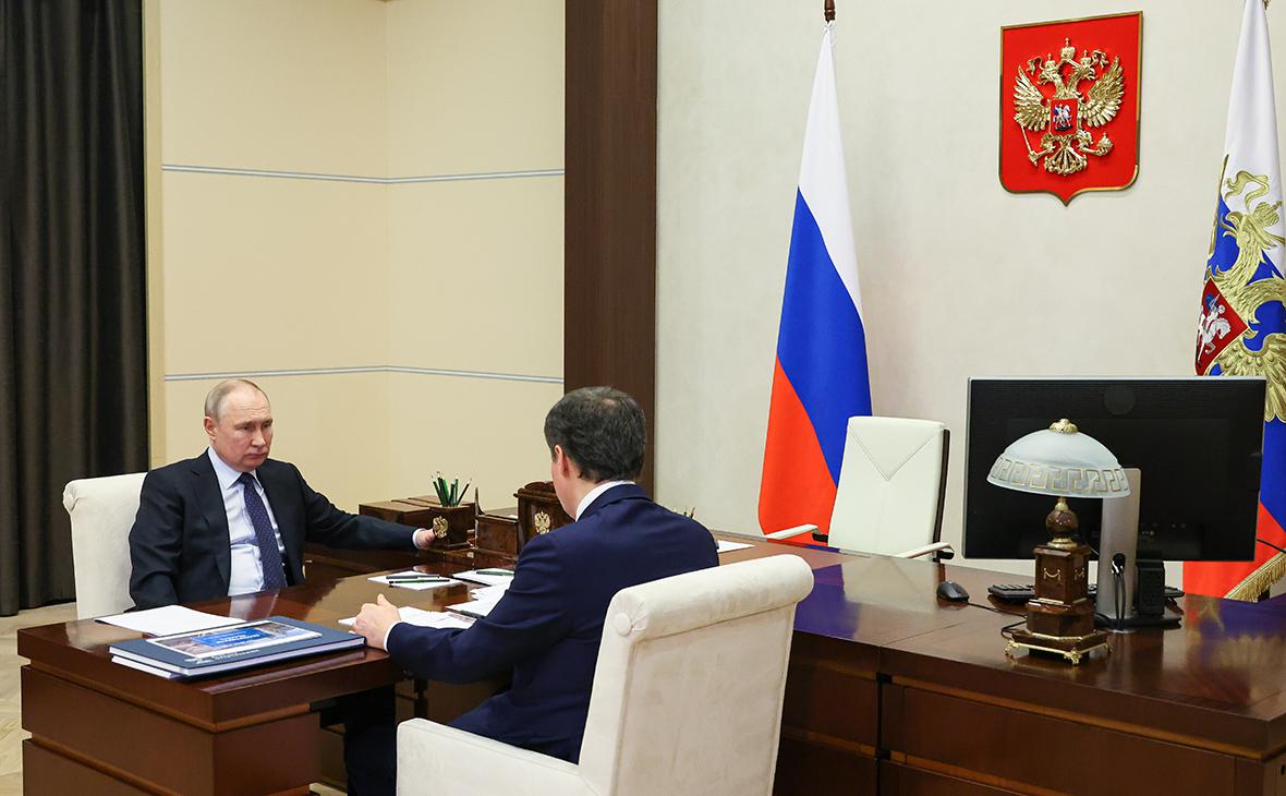 Владимир Путин и губернатор Белгородской области Вячеслав Гладков (слева направо)