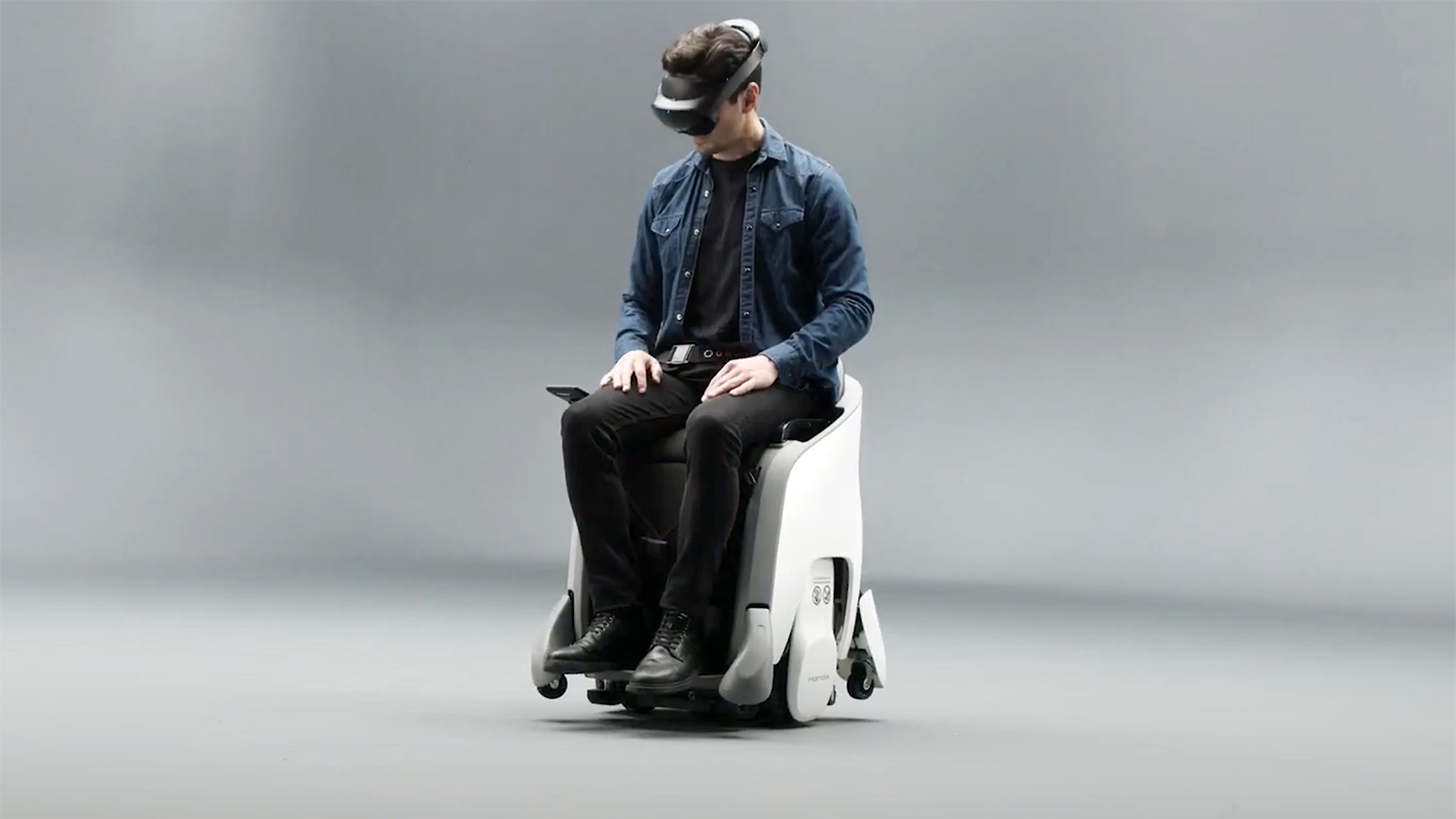 <p>Кресло для виртуальной реальности&nbsp;Honda</p>
