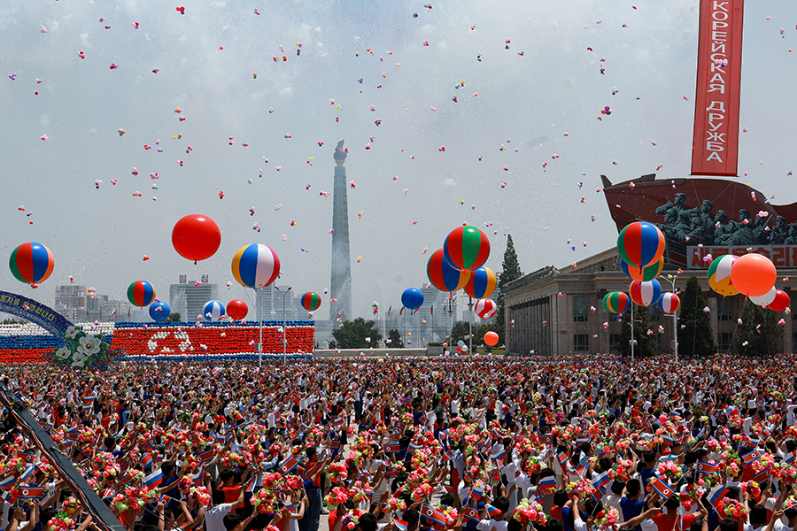 Церемония официальной встречи президента Путина и Ким Чен Ына состоялась на площади имени Ким Ир Сена 19 июня.&nbsp;