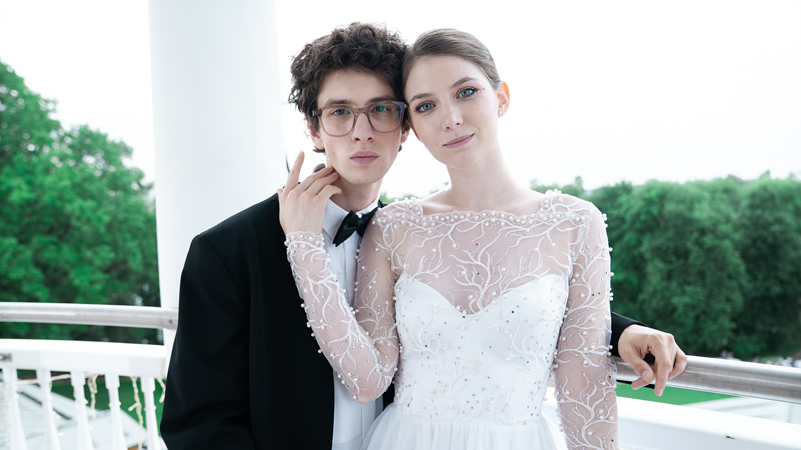 Марк Эйдельштейн и Тина Стойилкович сыграли в новом триллере «Пропасть» молодоженов