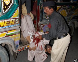 В пакистанском городе Карачи боевики застрелили 37 человек