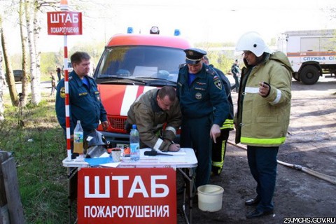 Четыре двухэтажных и пять одноэтажных домов сгорели  в Архангельске