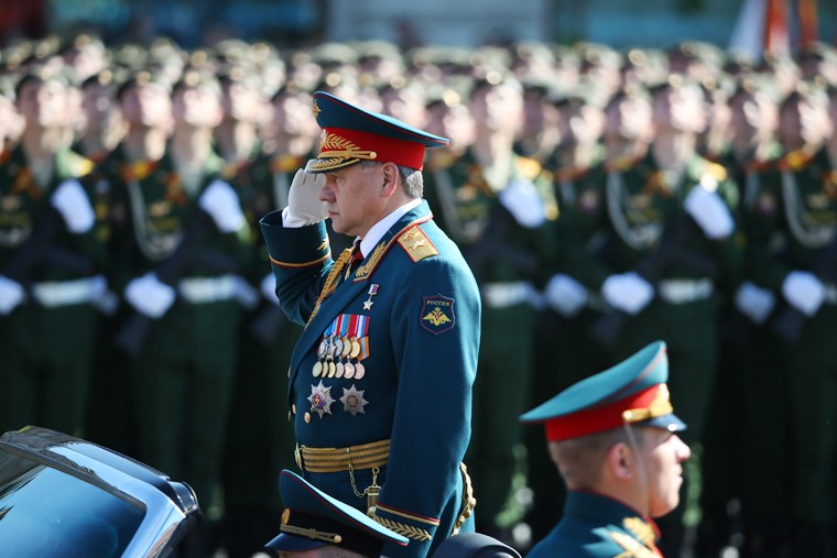 Министр обороны РФ Сергей Шойгу во время военного парада на Красной площади.