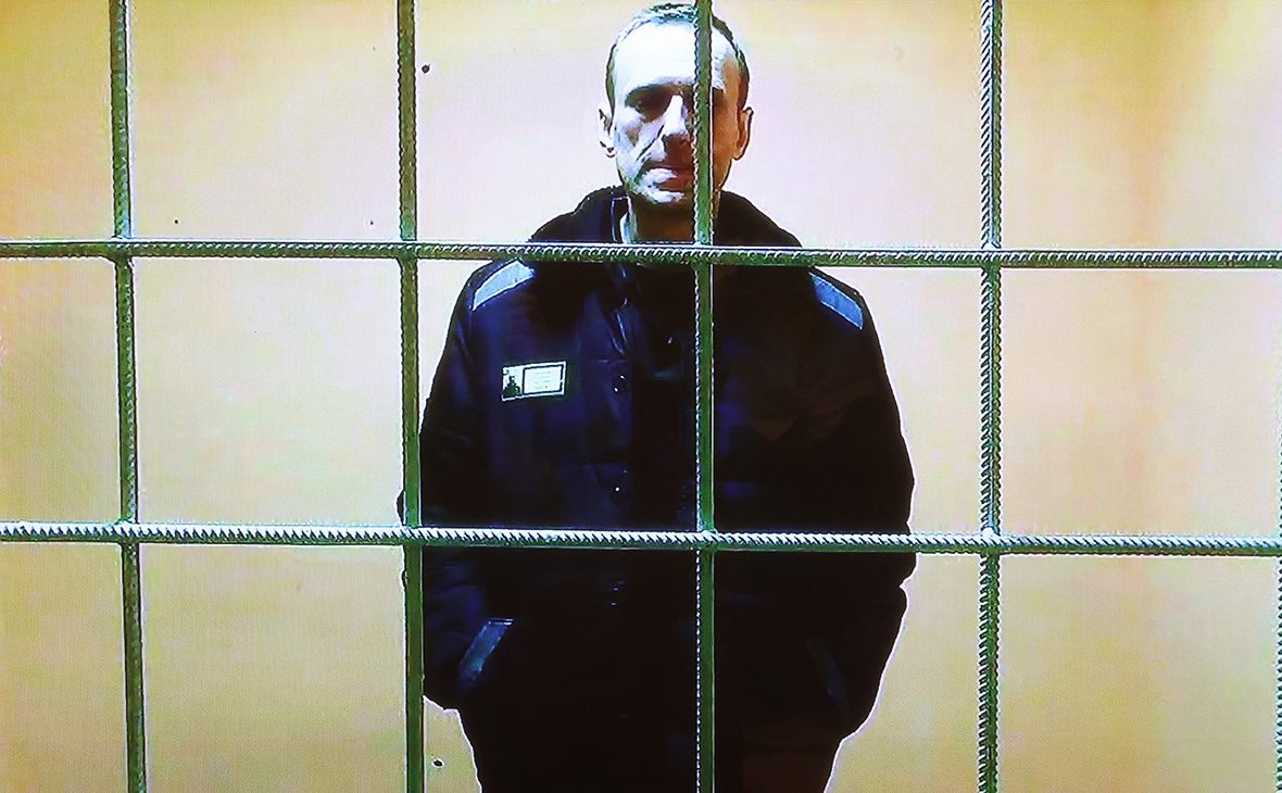Алексей Навальный (на экране)