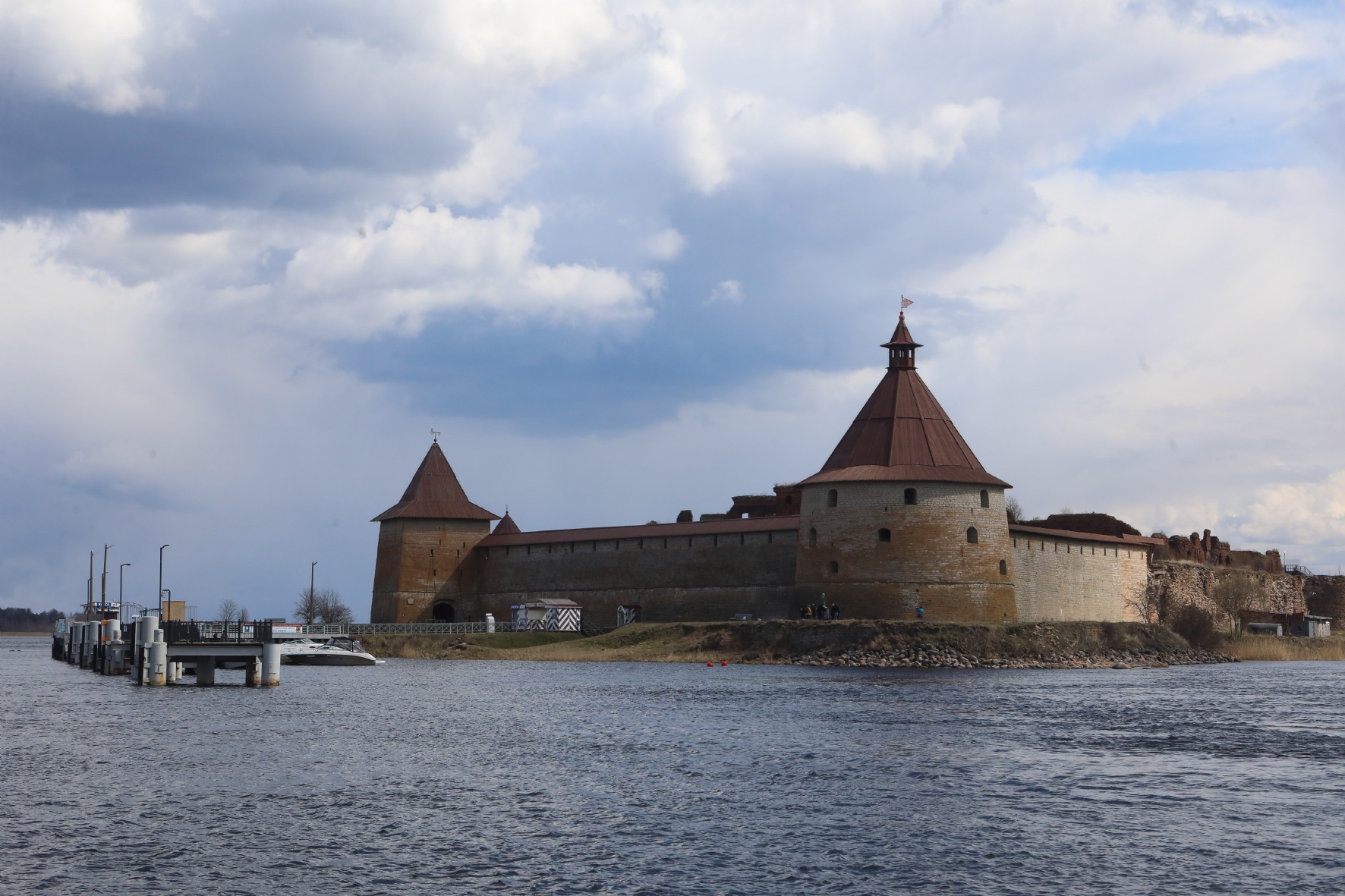 Шлиссельбургская крепость &laquo;Орешек&raquo; в истоке реки Невы