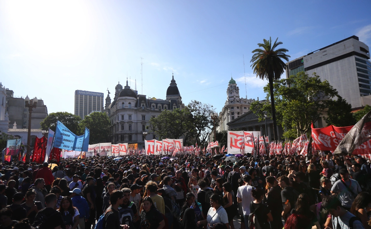 Marcos Brindicci / Getty Images