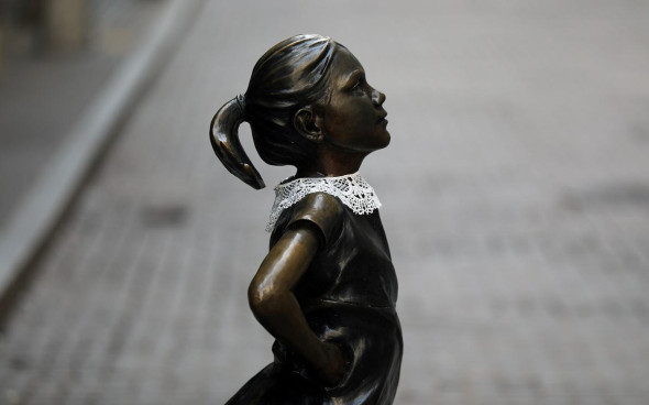 Статуя под названием &laquo;Бесстрашная девочка&raquo; напротив Нью-Йоркской фондовой биржи (NYSE)

&nbsp;