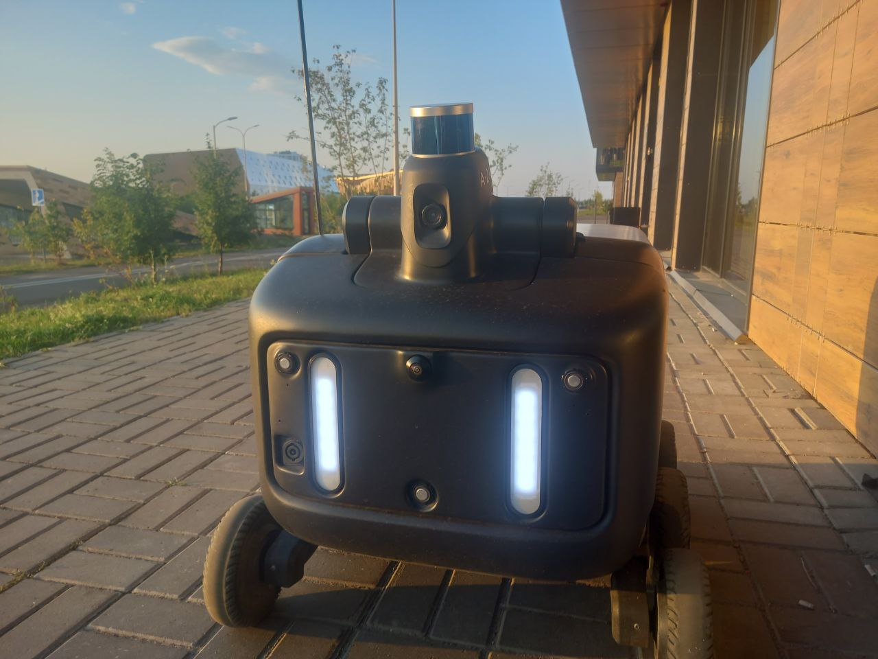 В Казани тестируют роботов-курьеров