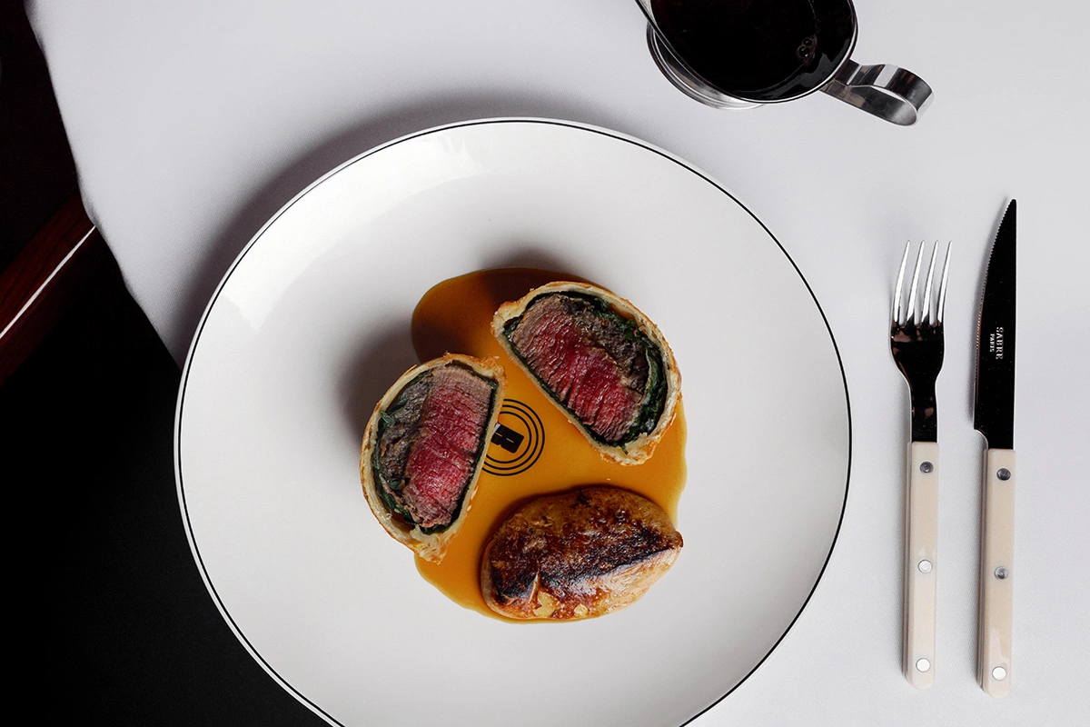 Биф веллингтон, фуа-гра, жю