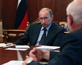 В.Путин предложил на откладывать "на потом" принятие закона об НКО