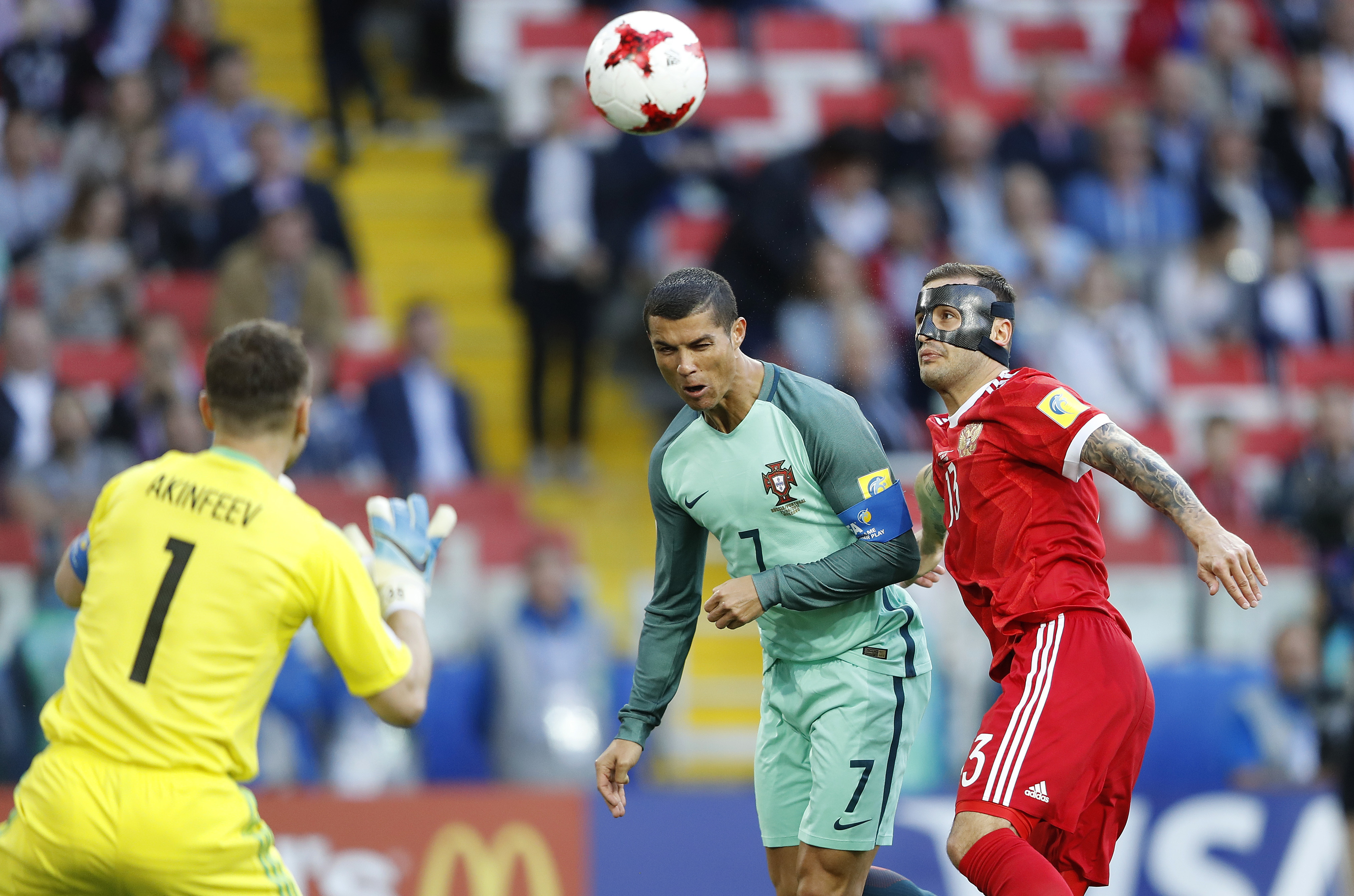 Криштиану Роналду во время Кубка конфедераций &mdash; 2017 забил 75-й гол в составе сборной Португалии