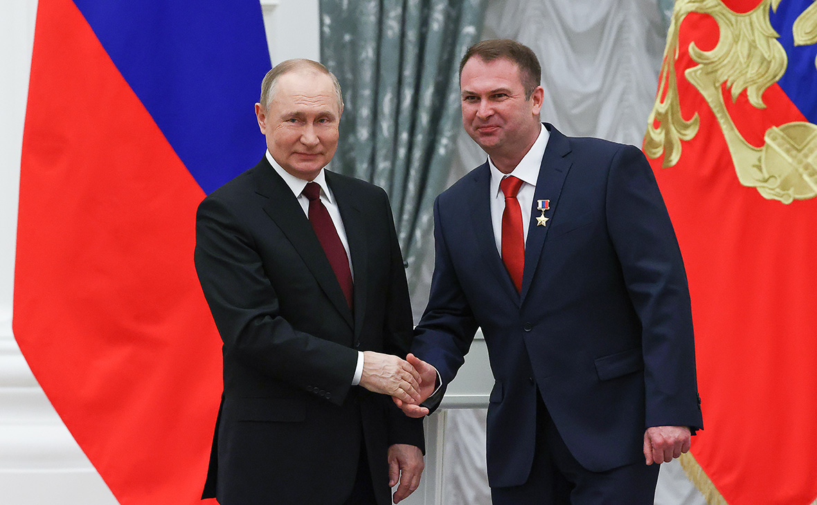 Владимир Путин и Евгений Крутов (слева направо)