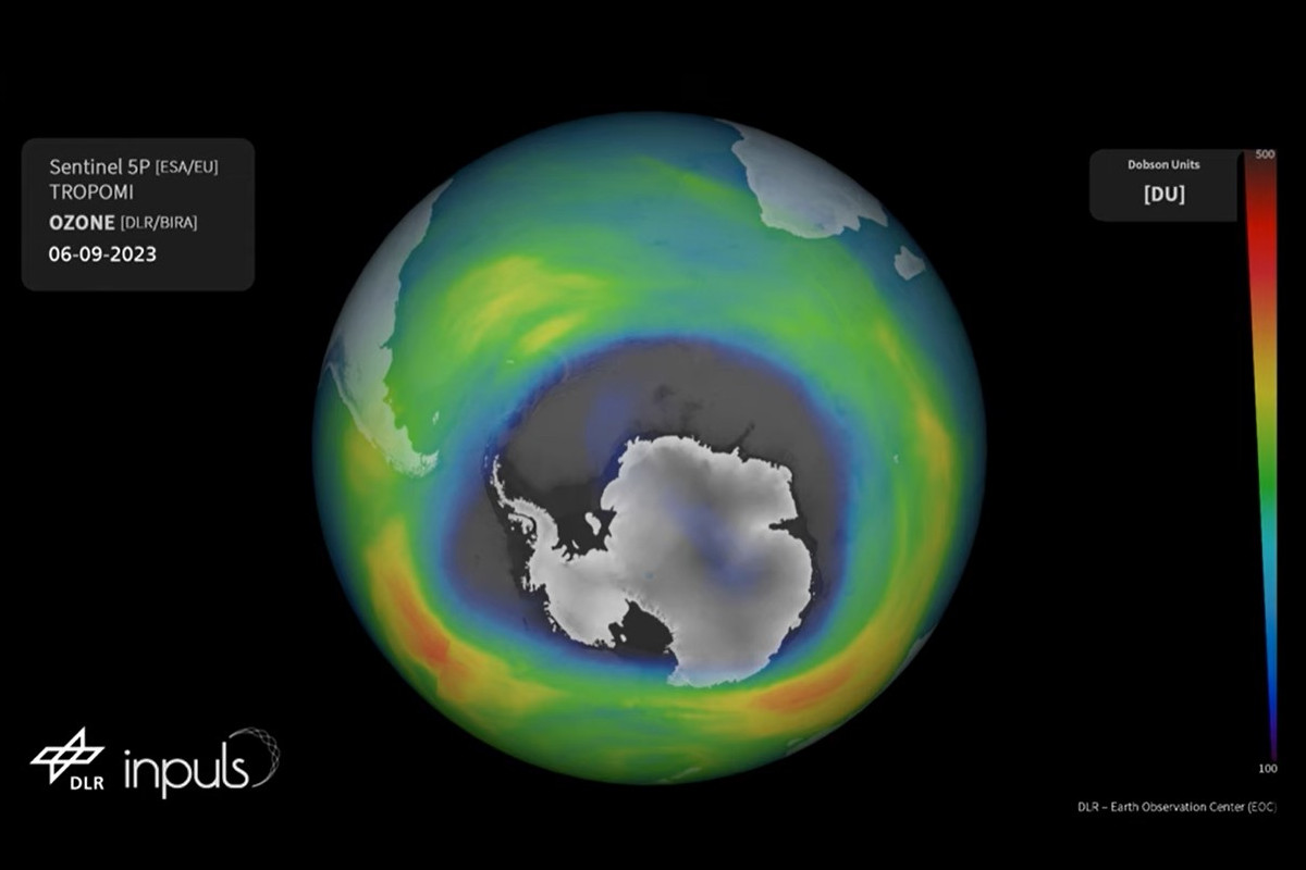 <p>Cпутник&nbsp;Copernicus Sentinel-5P зафиксировал рекордный рост озоновой дыры&nbsp;над Антарктидой. В&nbsp;этом году этот слой достиг&nbsp;самых больших размеров за всю историю наблюдений &mdash; 26 млн кв. км</p>