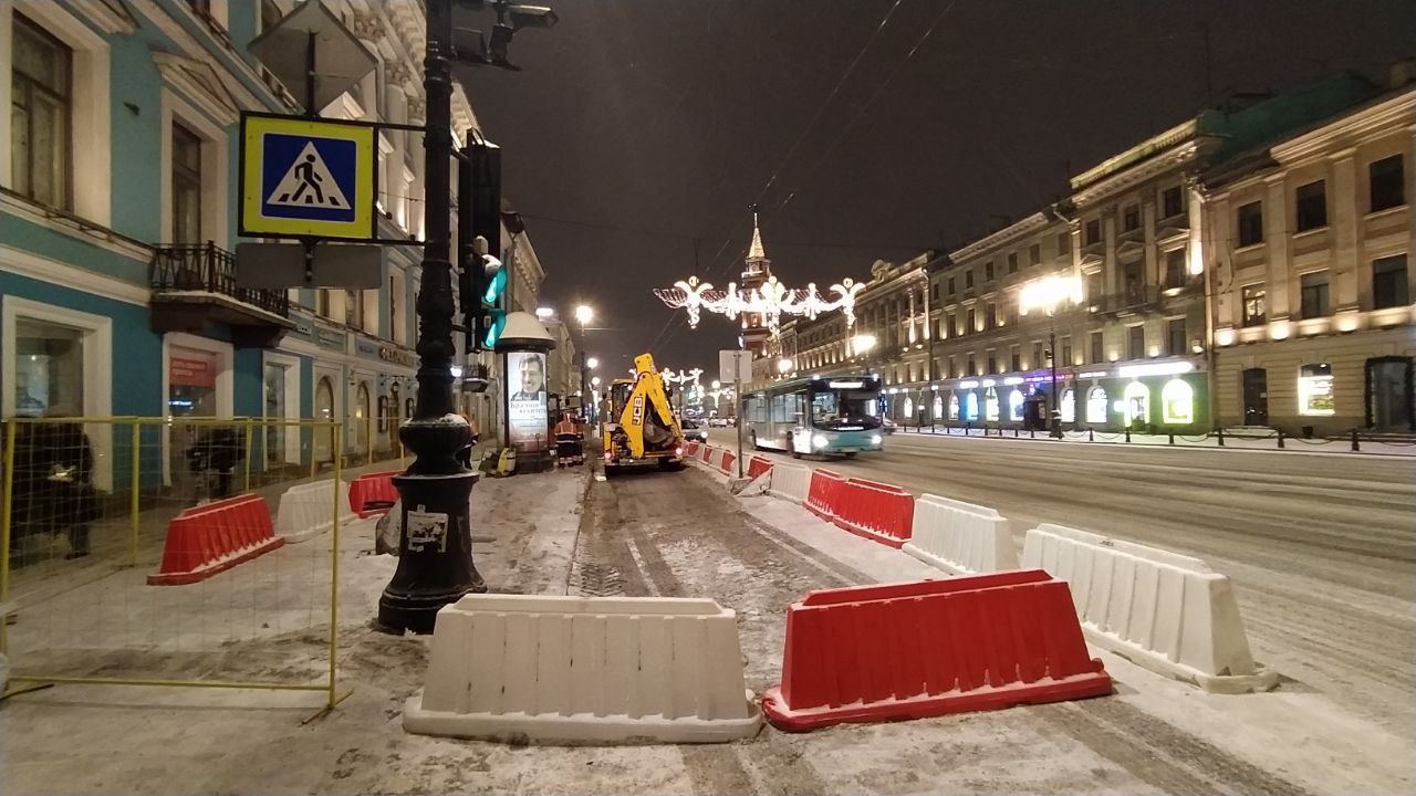 Коммунальная авария нарушила движение на Невском проспекте — РБК