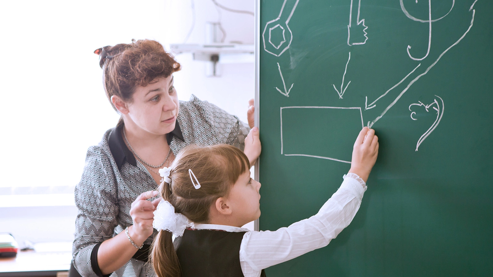 Глава Рособрнадзора назвал безобразием объем сложных тем в школе