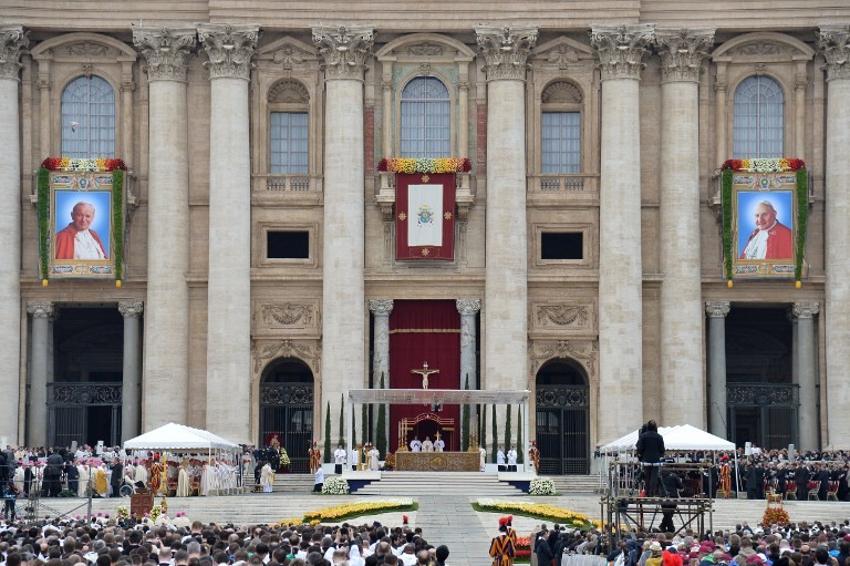 Ватикан канонизировал Иоанна Павла II и Иоанна XXIII