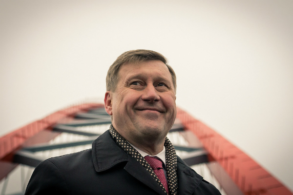 Мэр Новосибирска Анатолий Локоть на открытии Бугринского моста осенью 2014 года.


