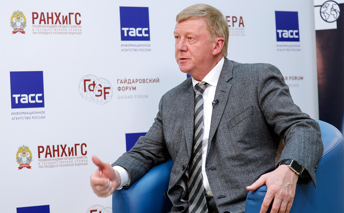 Анатолий Чубайс во время интервью в рамках IХ Гайдаровского форума