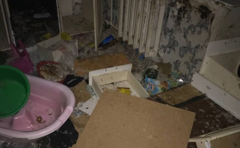 В Ульяновске завели дело из-за найденных в захламленной квартире детей