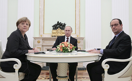 Канцлер Германии Ангела Меркель, президент России Владимир Путин и президент Франции Франсуа Олланд (слева направо) во время встречи в Кремле