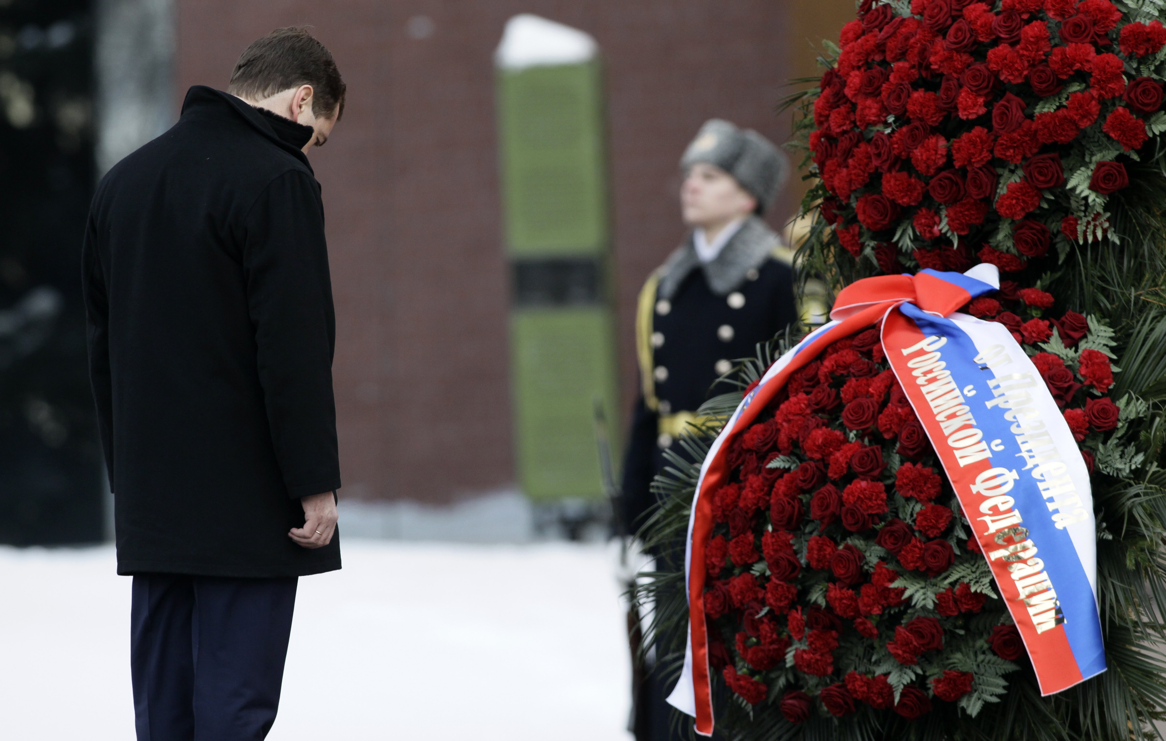 Д.Медведев возложил венок к Могиле Неизвестного солдата