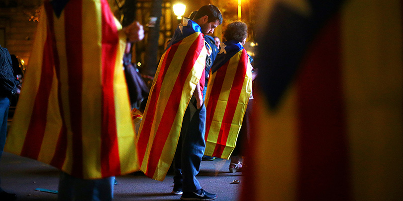 Независимость на восемь секунд: как каталонцы встретили решение Пучдемона