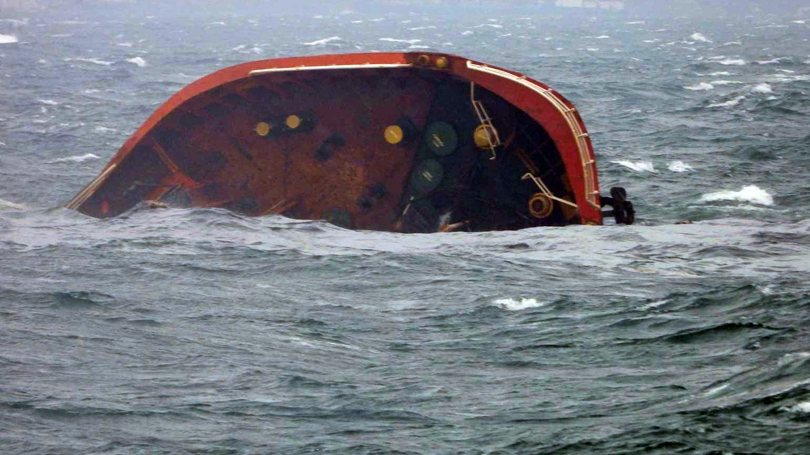 <p>Затонувший нефтяной танкер MT Terra Nova</p>