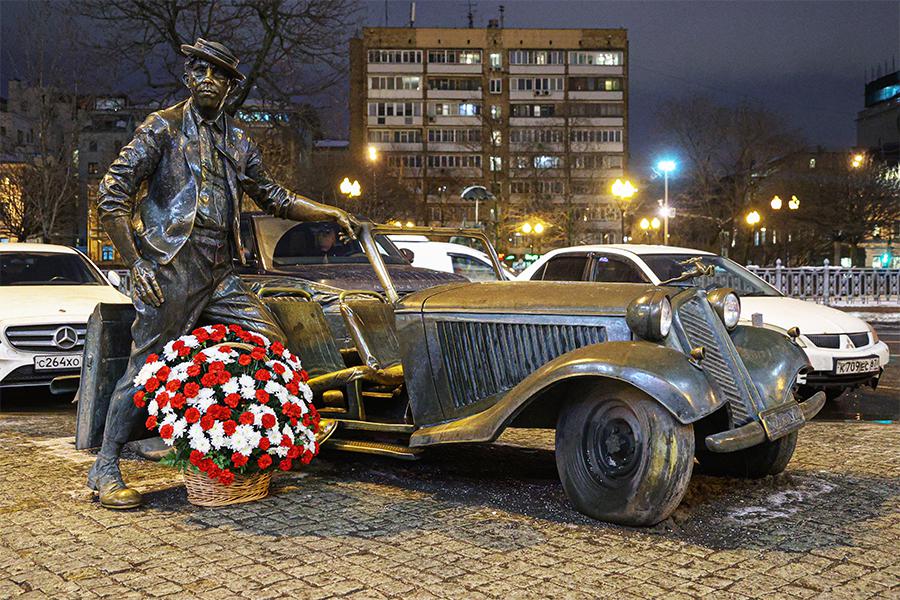 Скульптура Юрия Никулина перед Московским цирком на Цветном бульваре