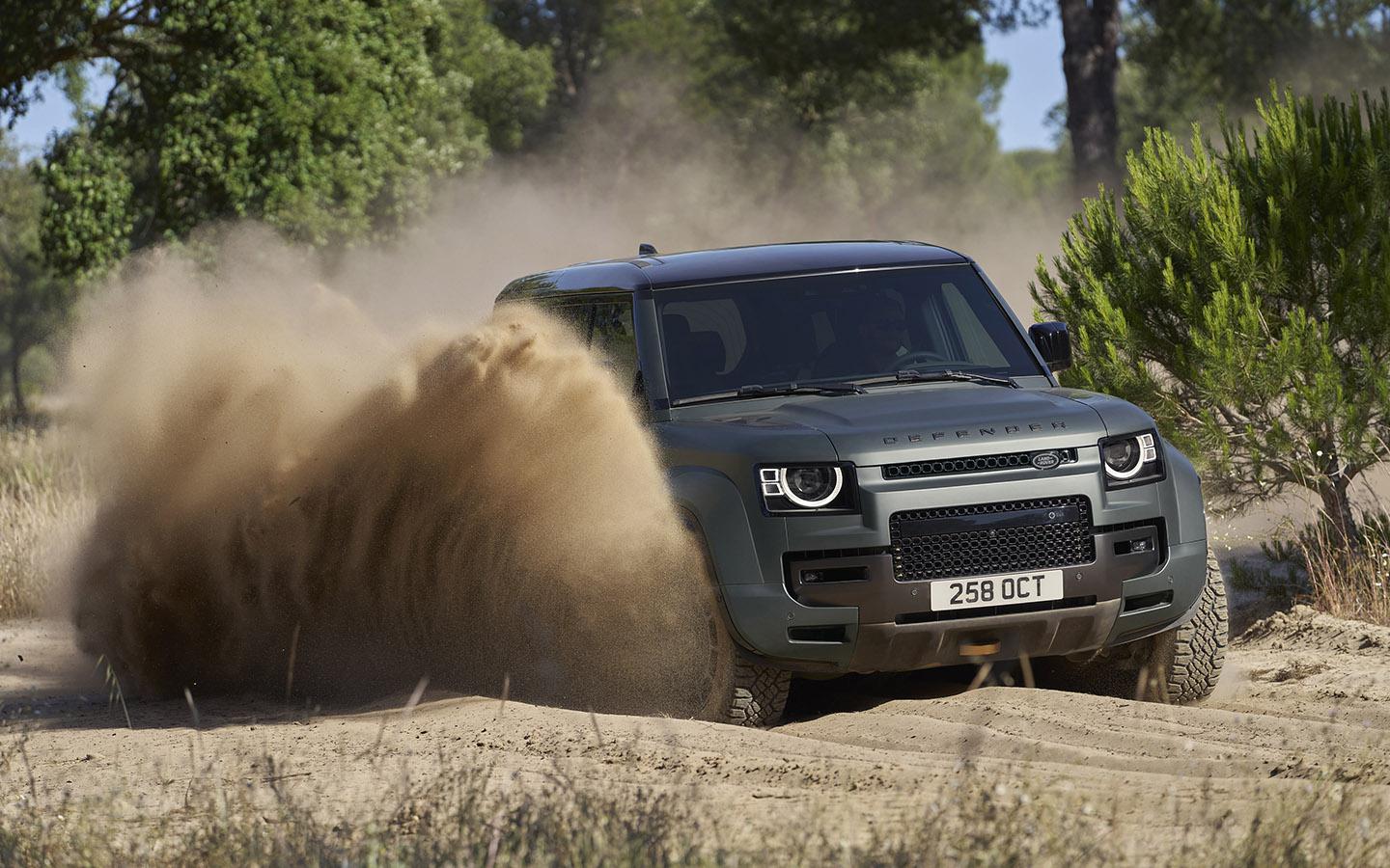₽33 млн за V8 и шильдик Octa. В Россию приехал особый Land Rover Defender