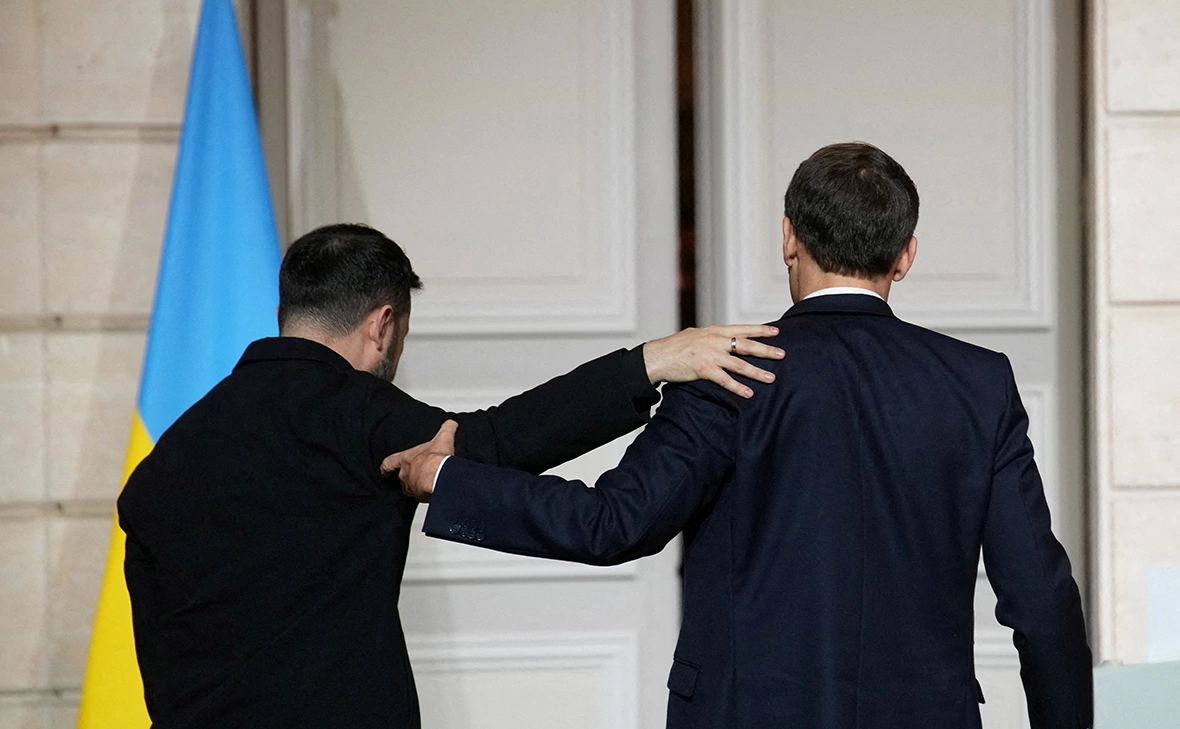 Christophe Ena / Reuters