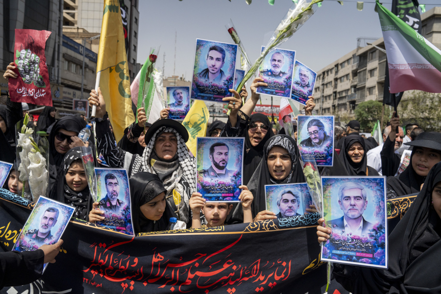 В ночь на 13 июня Израиль начал масштабную военную операцию &laquo;Народ как лев&raquo; и нанес ракетные удары по 720 целям в Иране. В ответ Иран выпустил по городам Израиля свыше 500 баллистических ракет и больше 1 тыс. беспилотников. В результате &laquo;Двенадцатидневной войны&raquo; между странами сотни погибли, тысячи людей были ранены и остались без крова.