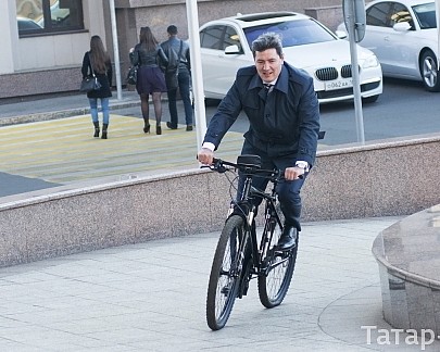 Чиновники РТ на день пересели на общественный транспорт и велосипеды