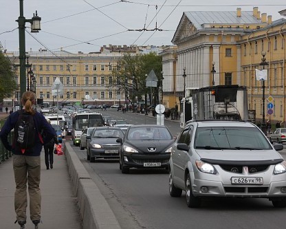 В Госдуме хотят увеличить штрафы для "бомбил" на дорогах