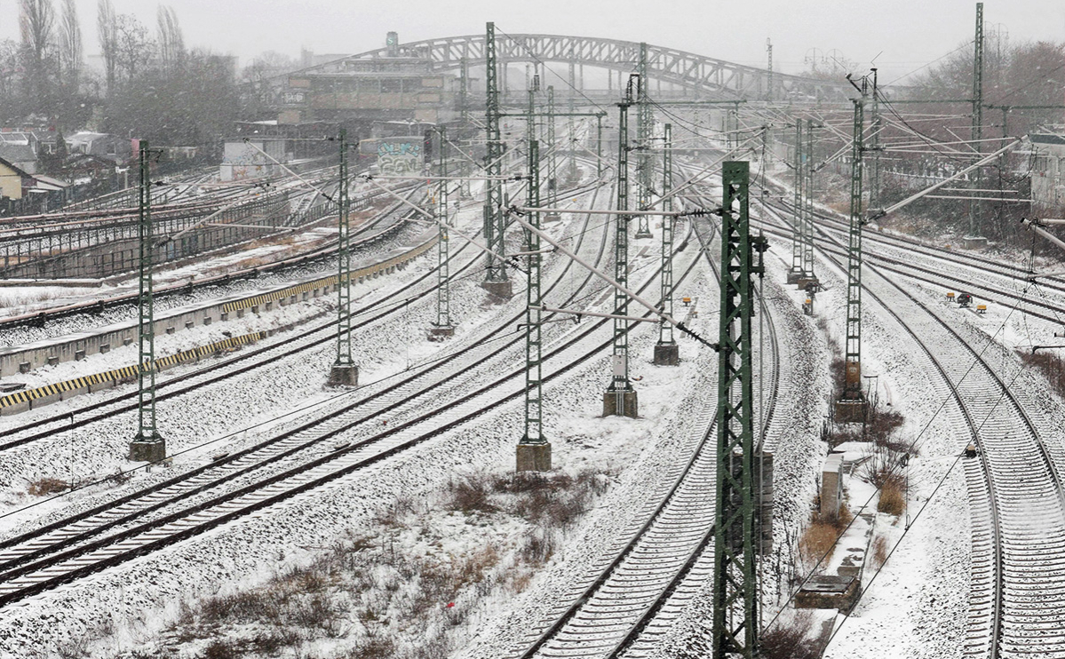 Германия приостановила железнодорожное сообщение из-за снегопада