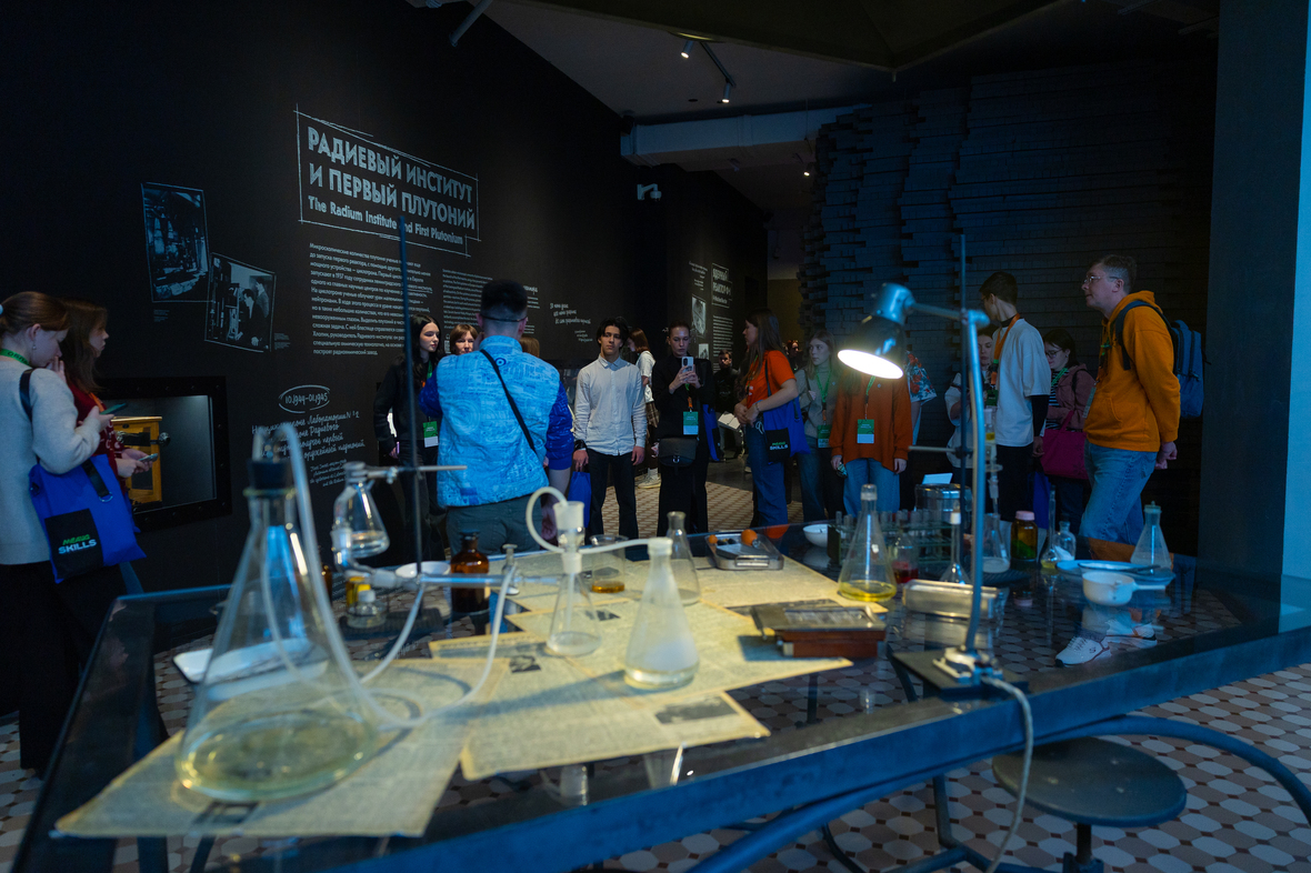 Просветительский проект &laquo;Школа атомных коммуникаций Mediaskills&raquo; был запущен в 2022 году в Санкт-Петербурге Электроэнергетическим дивизионом государственной корпорации &laquo;Росатом&raquo; (концерн &laquo;Росэнергоатом&raquo;) при поддержке сети Информационных центров по атомной энергии (ИЦАЭ) с целью дать атомной отрасли специалистов, умеющих работать с информацией и деловой повесткой, ориентированных на позитивные изменения в экономике и готовых формировать мультиформатный контент о промышленном потенциале и экономике регионов России. Проект приурочен к 80-летию атомной промышленности. Образовательным партнером является Мастерская новых медиа.