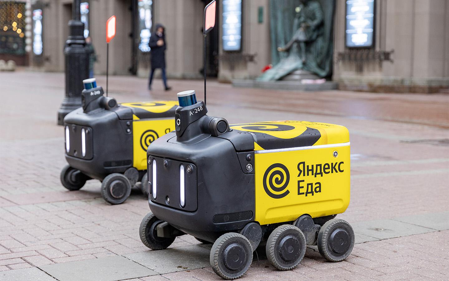 Москву планируют заполонить роботами. Власти озаботились ДТП с курьерами