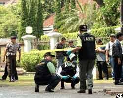 В Джакарте у посольства  США взорван автомобиль 