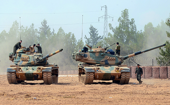 Группа танков Турецкой армии на границе с Сирией, 25 августа 2016 года




