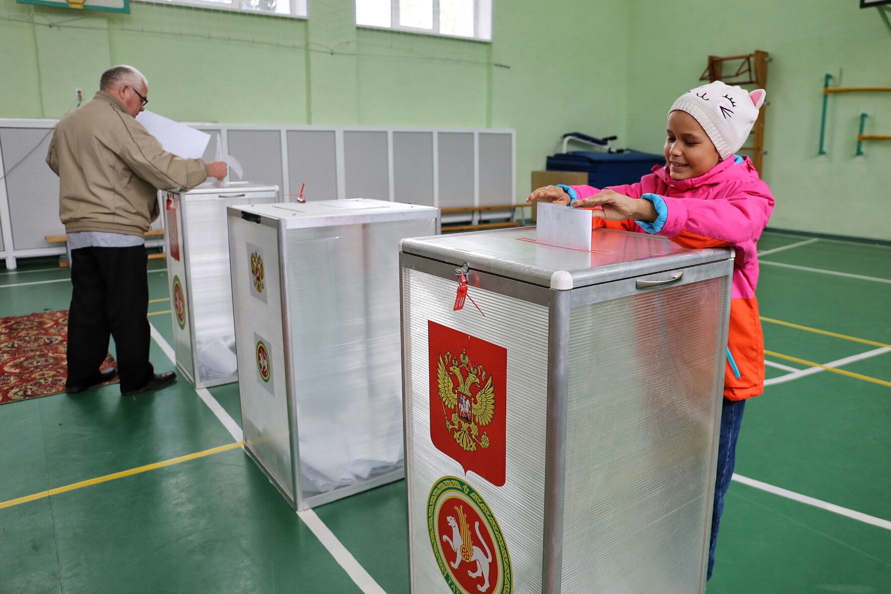 Первые итоги экзитполов: "Единая Россия" набрала 79,6% голосов