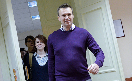 Оппозиционер Алексей Навальный перед&nbsp;началом заседания Ленинского суда по&nbsp;делу о&nbsp;хищении имущества компании &laquo;Кировлес&raquo;
