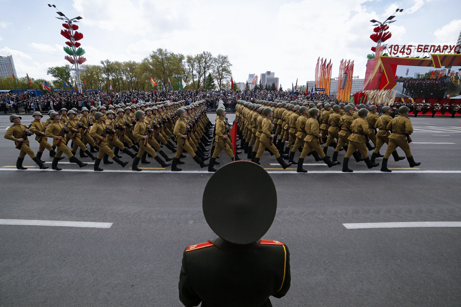 Участники военного парада в форме времен Великой Отечественной войны&nbsp;
