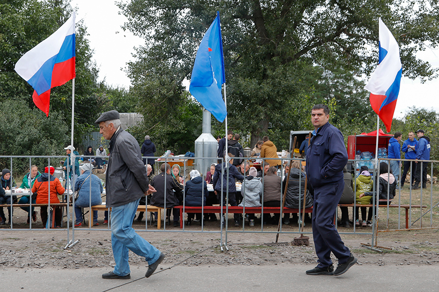 На фото: ПВР у пропускного пункта в селе Логачевка.

По данным ВГА Харьковской области на 12 сентября, в Россию за последние дни эвакуировались 5 тыс. человек