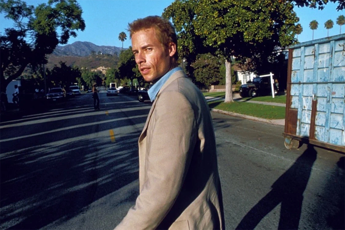 Кадр из фильма «Мементо»