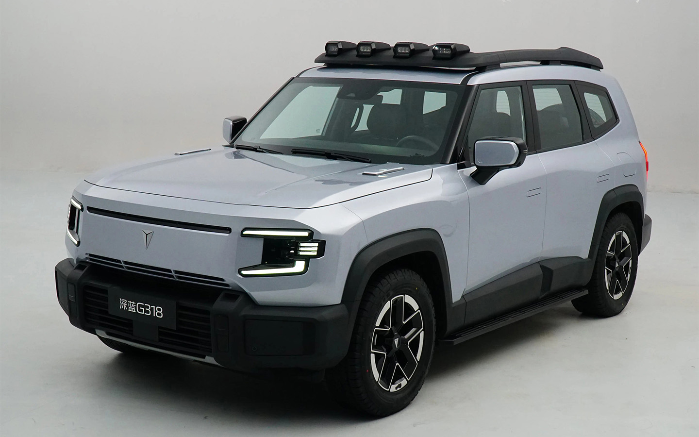 Описанная выше китайская начальная версия G318 4WD. Примерно такого вида будет и российская