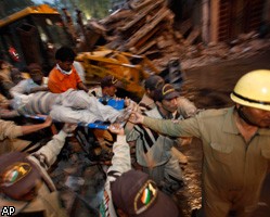 В Нью-Дели обрушился жилой дом: 61 погибший, 78 раненых