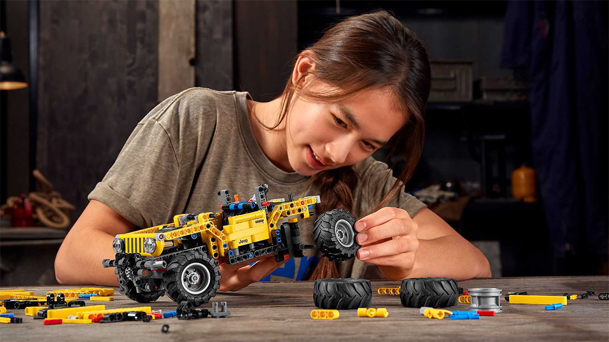 Точную копию внедорожника Jeep Wrangler собрали из Lego