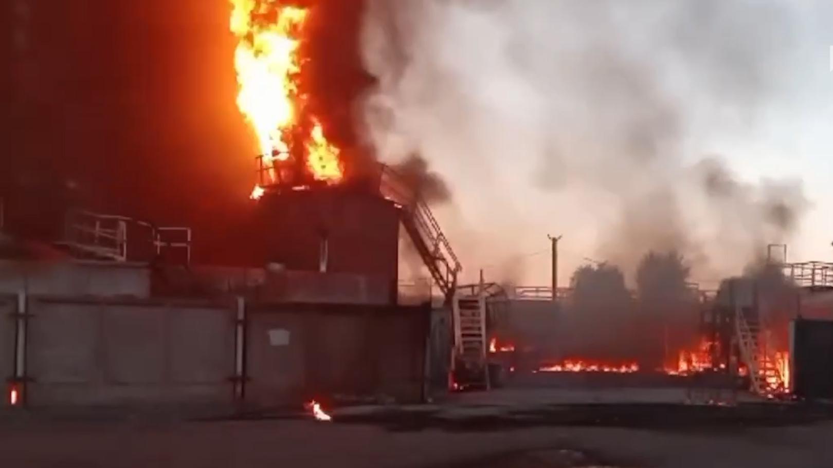 В Уфе локализовали пожар на складе с топливом